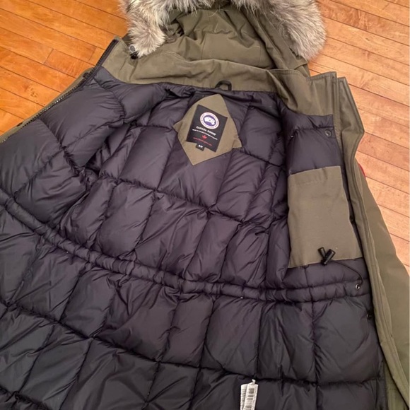 Almost new Canada Goose Victoria Parka - Picture 5 of 7